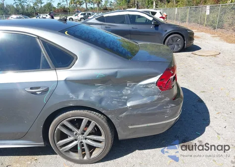 2018 Volkswagen Passat 2.0T R-Line/2.0T S z USA, uszkodzony, nr VIN 1VWAA7A3XJC001821